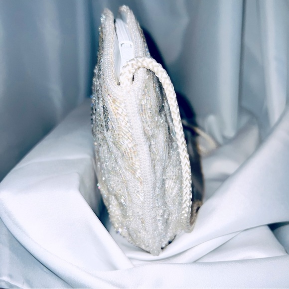 LA REGALE BAG MINI BRIDAL CLUTCH BRIDAL HANDMADE BEADED IRIDESCENT IVORY WHITE - Picture 4 of 9